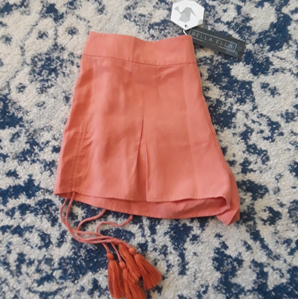 Pleated shorts